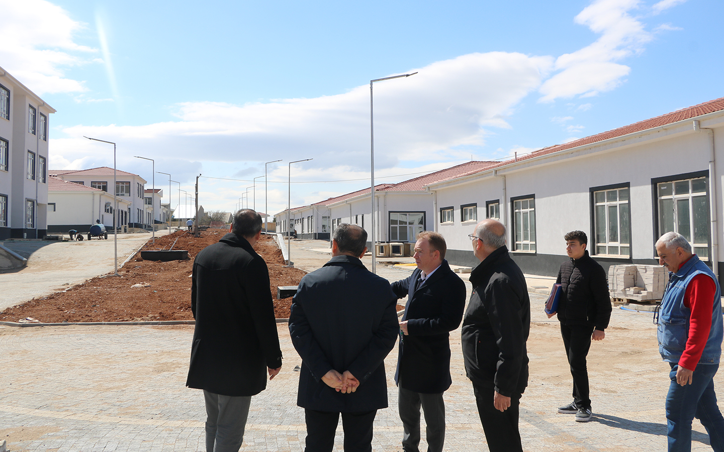 Müdür Gülşen Okul Inşaatları Yerinde Incelendi1