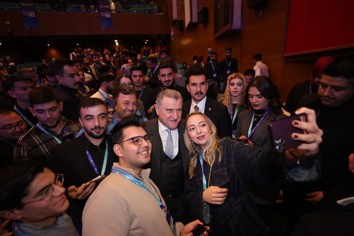 Üniversite Öğrencilere Destekler Devam Ediyor (1)