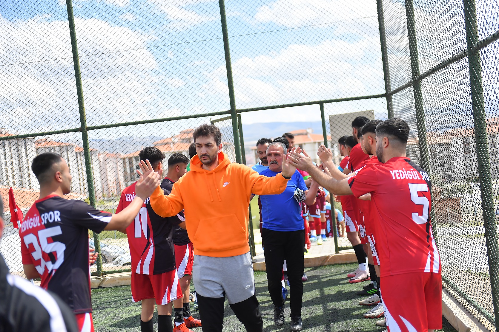 Yedigülspor, Şampiyonu Alkışladı (1)