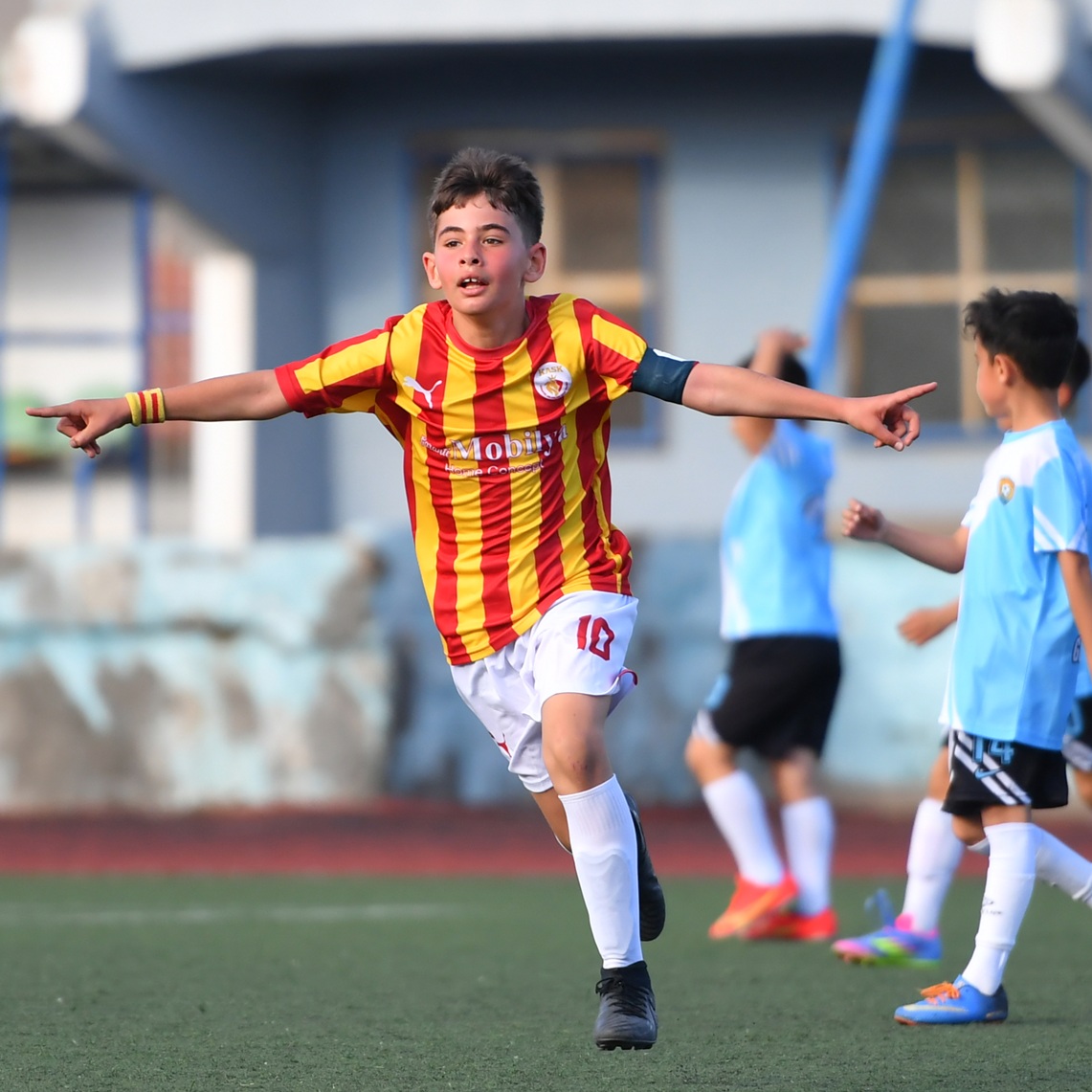 Aslanlar, 2 0’Dan Gelerek 5 2 Kazandı (5)