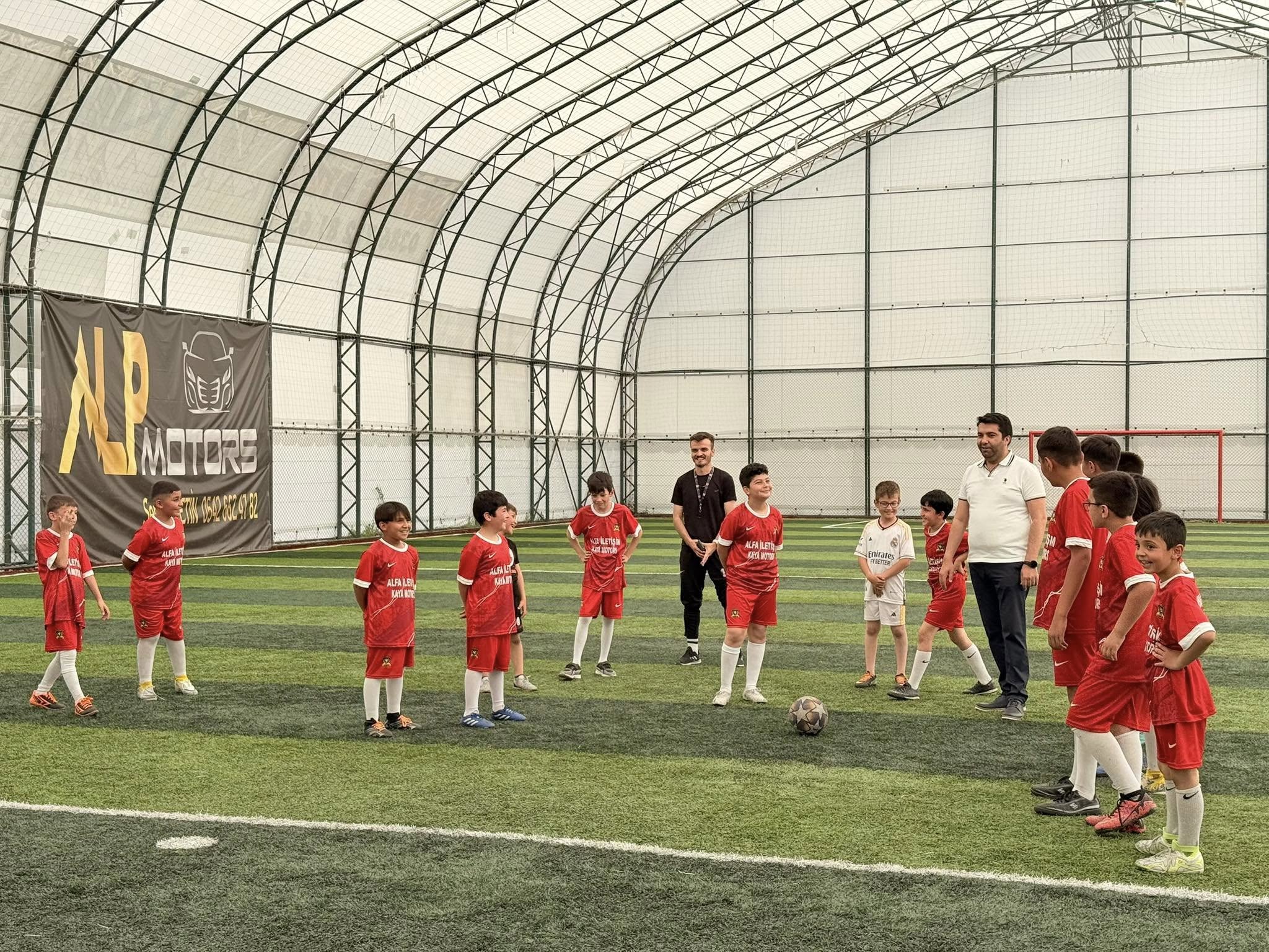 Başkan Demirci, Geleceğin Futbolcu Adaylarını Ziyaret Etti (1)