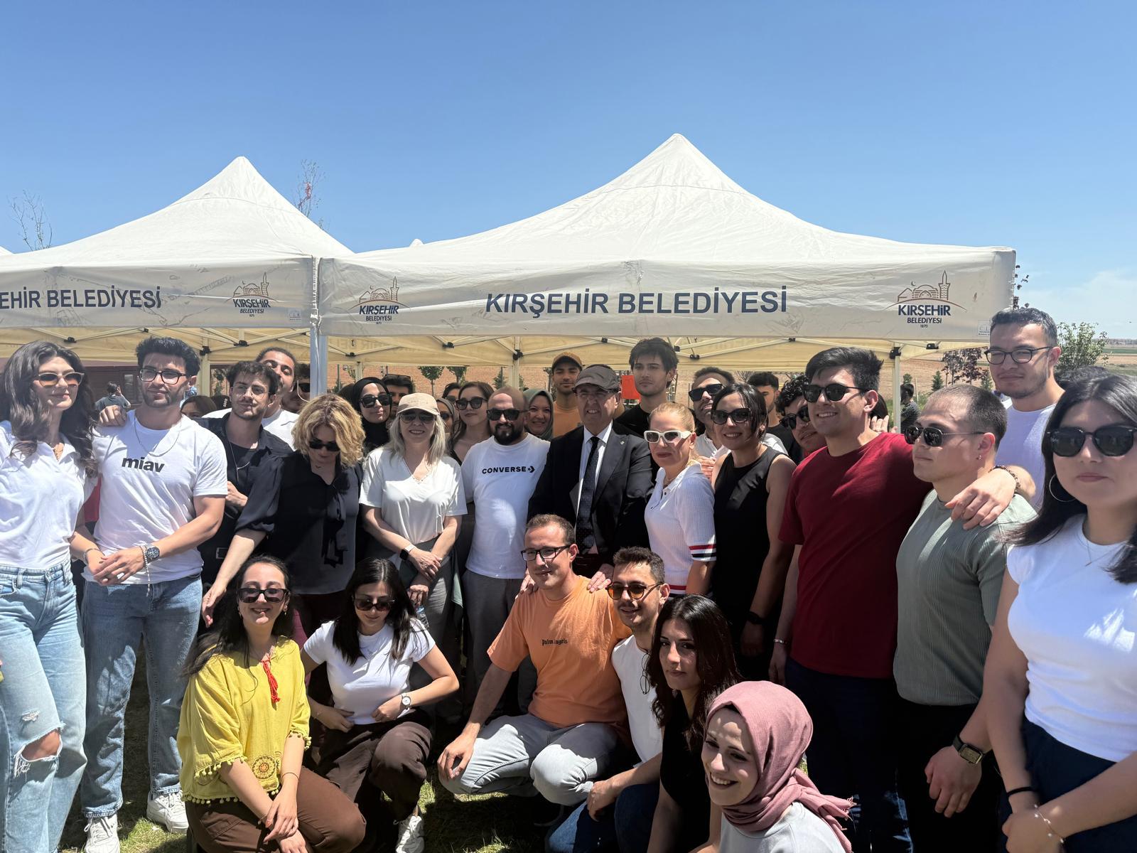 Başkan Ekicioğlu Gençlerle Doyasıya Eğlendi