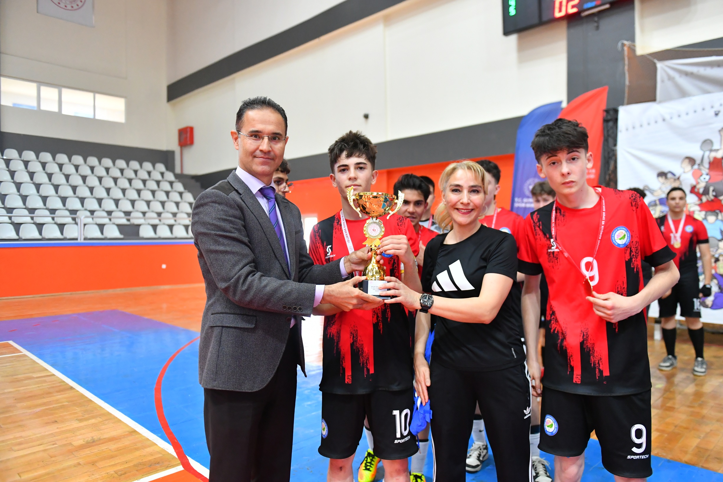 Kaman Fen Lisesi, Futsal B’de Şampiyon (2)