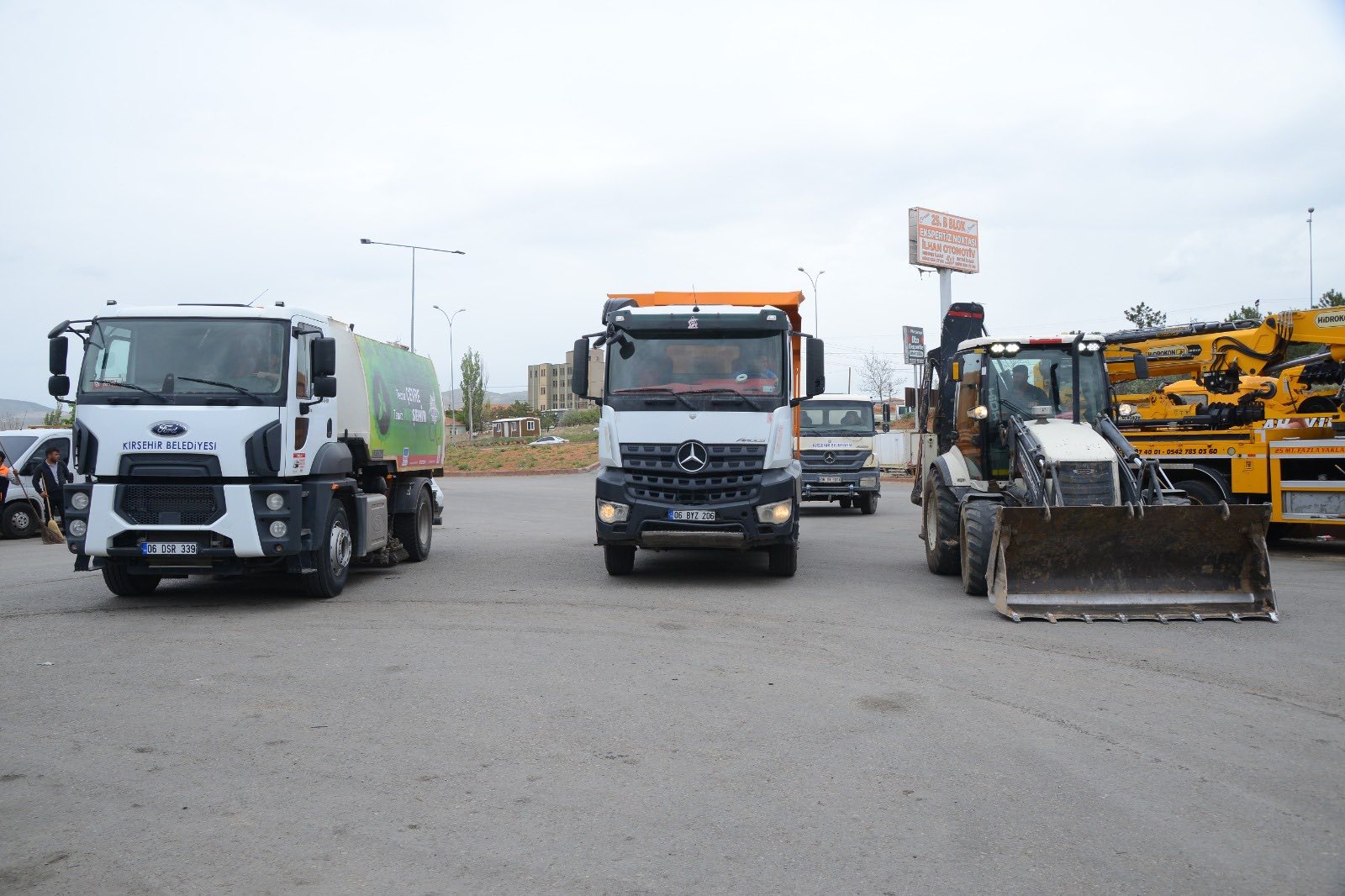 Kırşehir Belediyesi Ekipleri Sanayiyi Temizledi