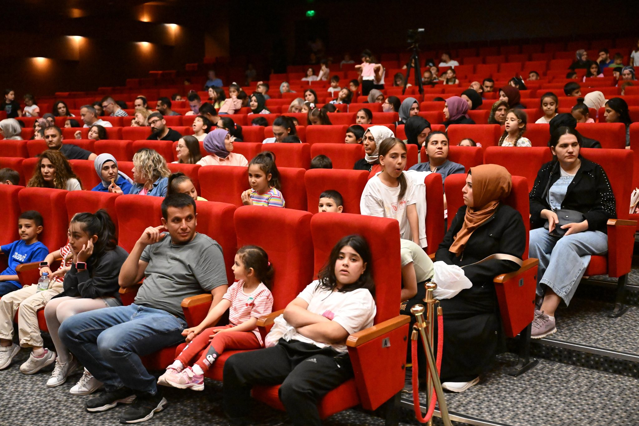 Kırşehir’de Çocuk Tiyatrosu “Çat Pat Küt” Oyunu Ile Başladı!1