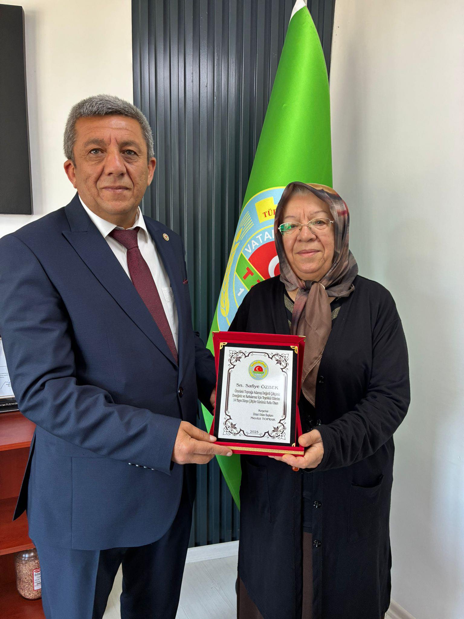 Kırşehir’de En Yaşlı Ve En Genç Çiftçilere Plaket Verildi2