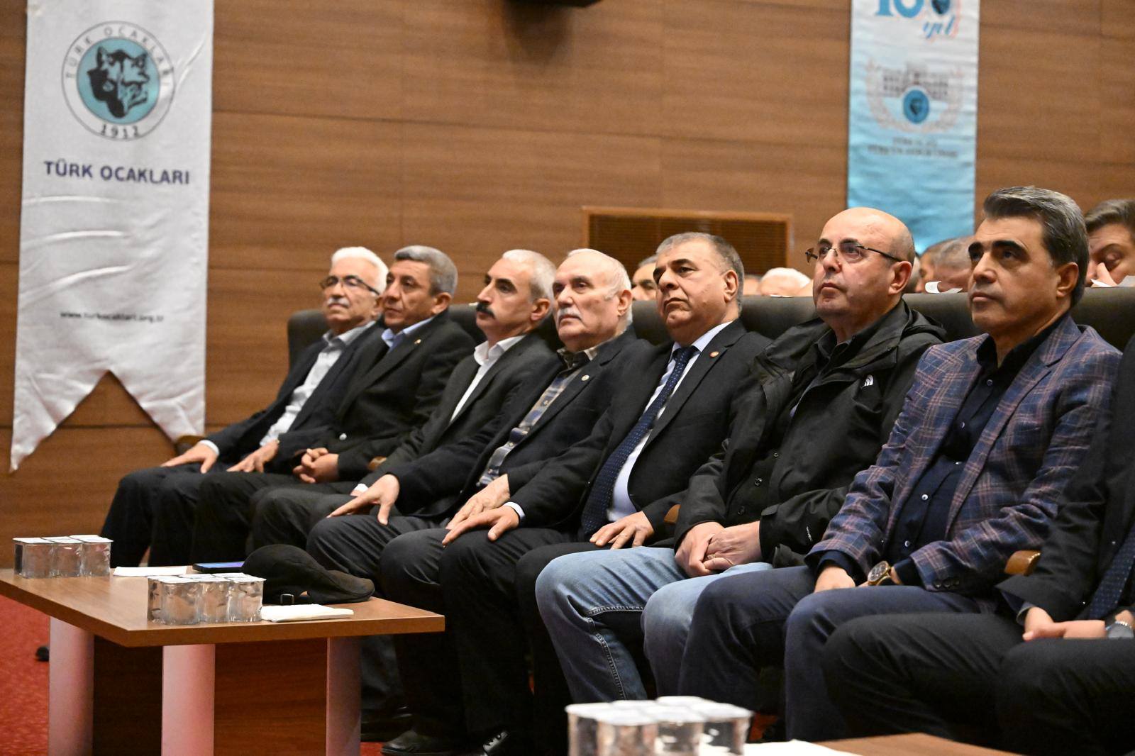 Kırşehir’de “Milliyetçilikte Yeni Arayışlar” Konulu Konferans Gerçekleşti2