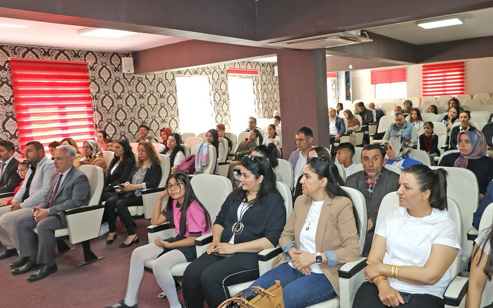Kırşehir’de Öğrenciler Dil Bilinci Için Yarıştı!1