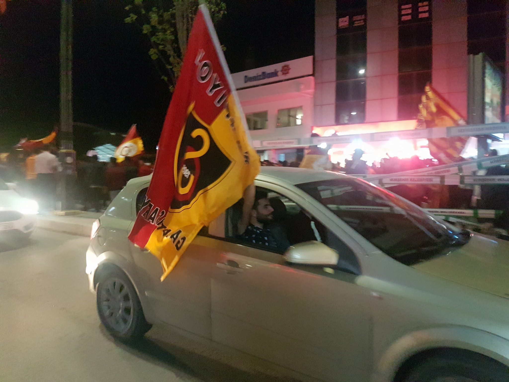 Kırşehir’de Sarı Kırmızılı Taraftarlar Şampiyonluğu Kutladı (2)