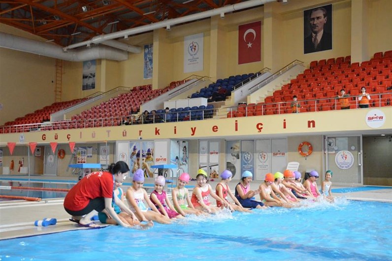 Kırşehirli Gençler Hafta Sonları Yüzme Kursuna Gidiyor (2)