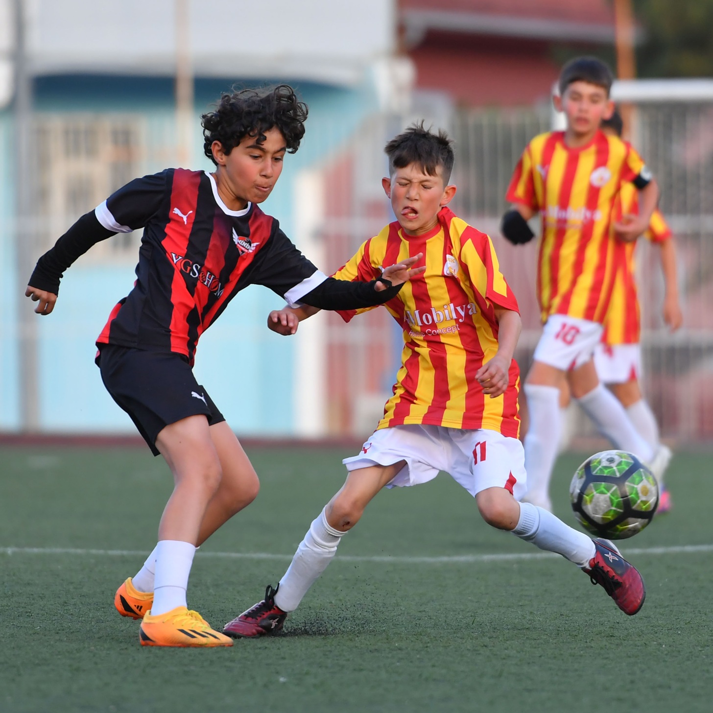 Minik Kramponlar, Yarı Finalde 1 (1)