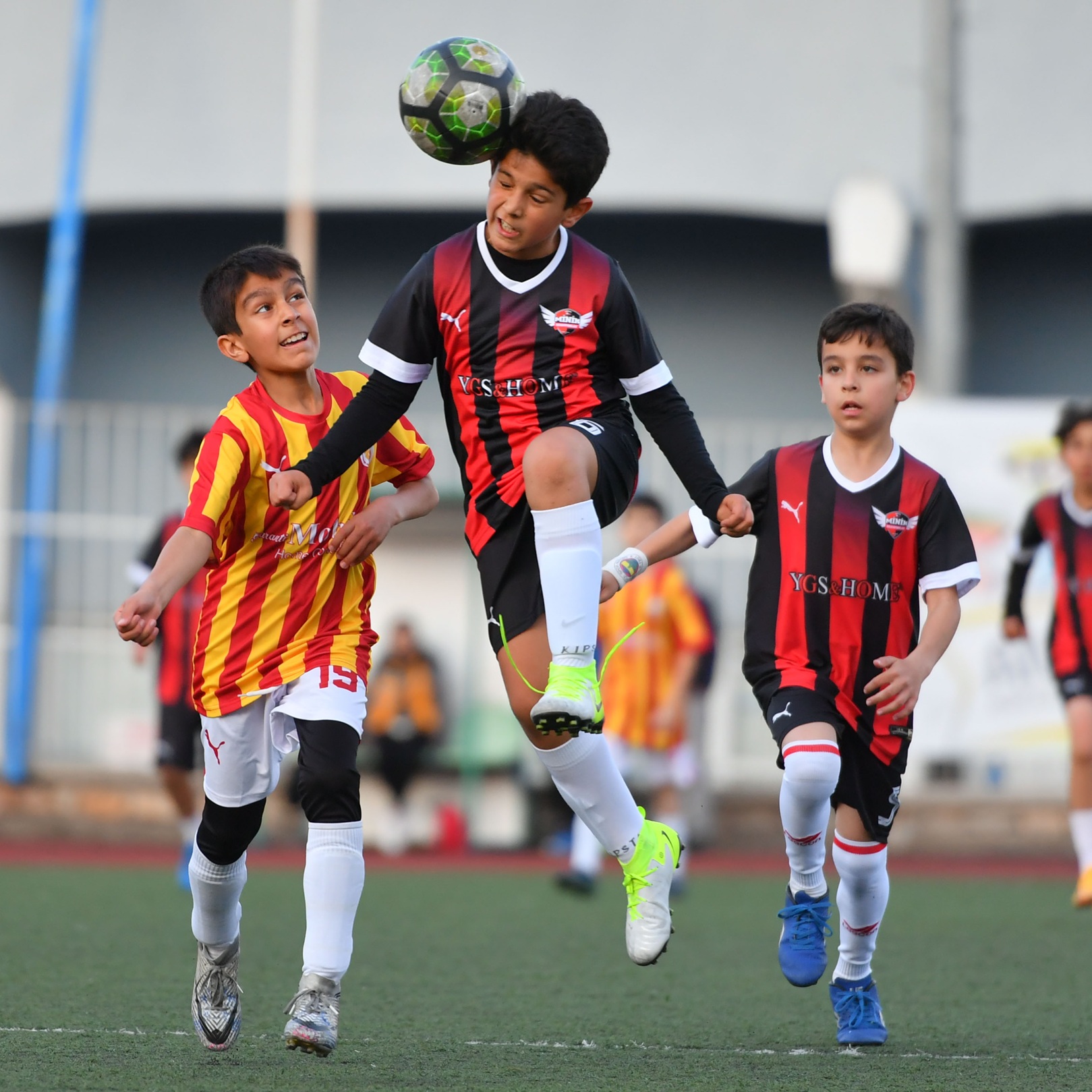 Minik Kramponlar, Yarı Finalde 1 (2)