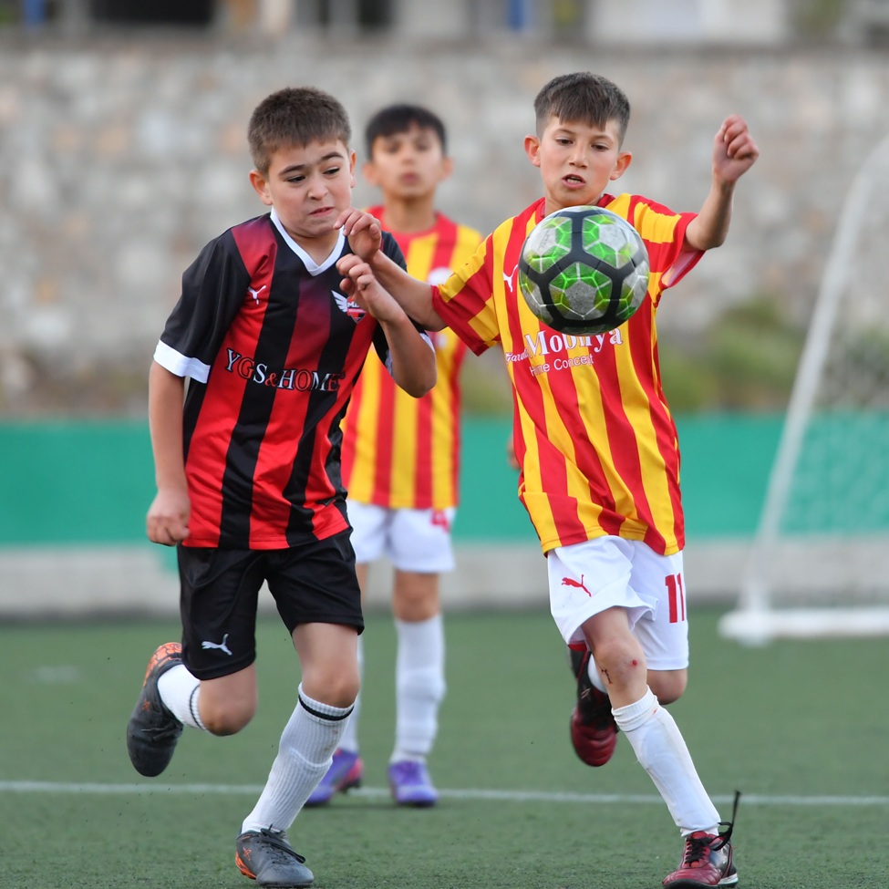 Minik Kramponlar, Yarı Finalde 1 (3)