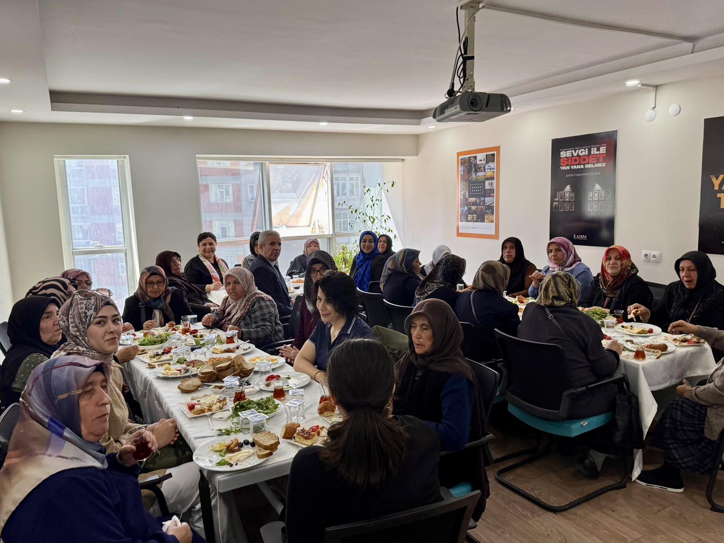Şehit Anneleri Ile Gönül Gönüle Verdiler