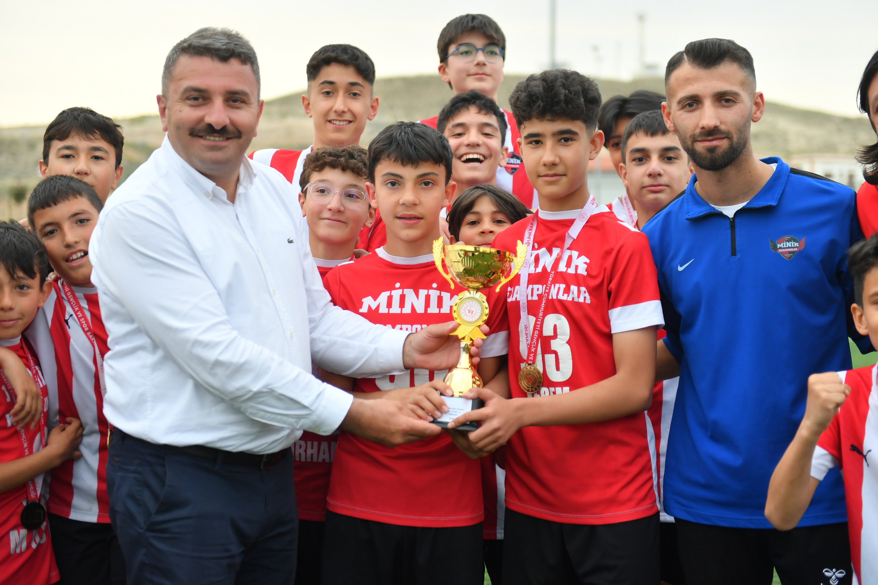 U13’Te Şampi̇yon Mi̇ni̇k Kramponlar (2)