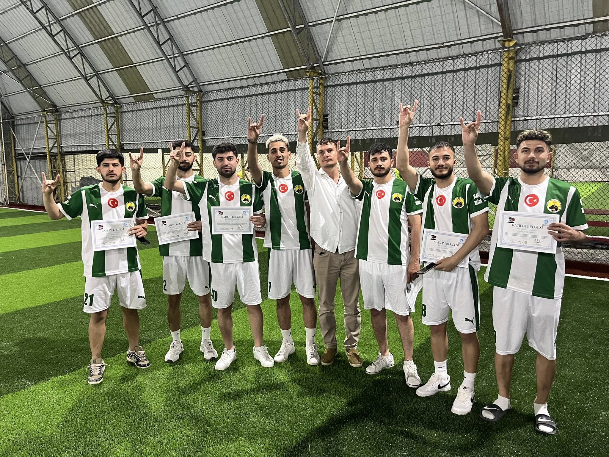 Ülkü Ocakları Futbol Turnuvasında Dereye Girenler Ödüllendirildi (2)