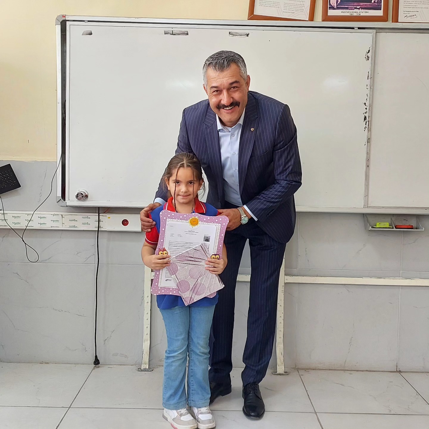 Başkan Hakanoğlu Karne Töreninde Öğrencilerle Buluştu1