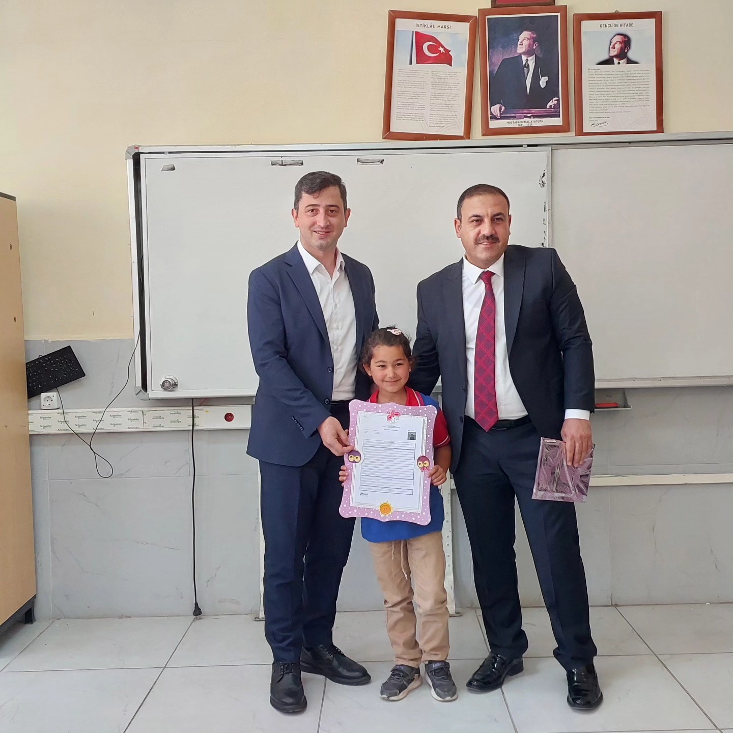 Başkan Hakanoğlu Karne Töreninde Öğrencilerle Buluştu3