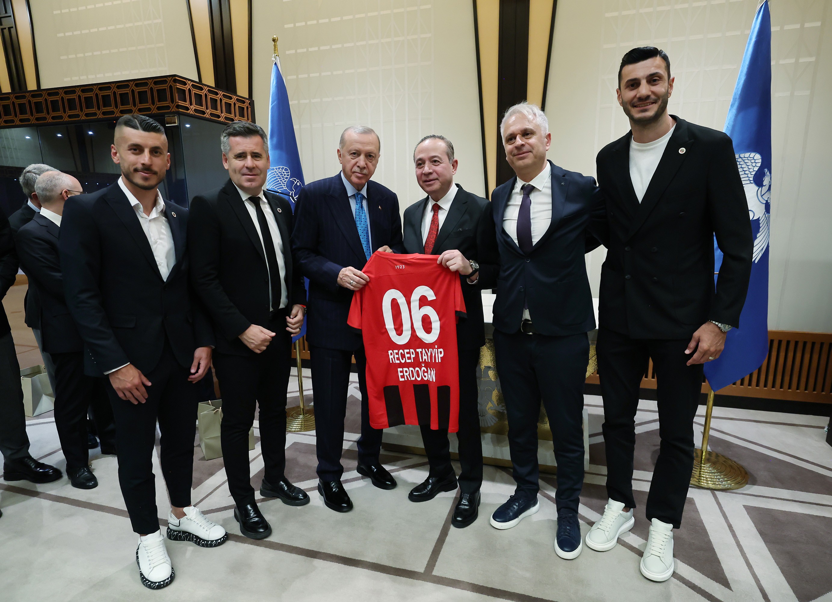 Cumhurbaşkanı Erdoğan, Süper Lige Yükselen Takımları Makamında Ağırladı (4)