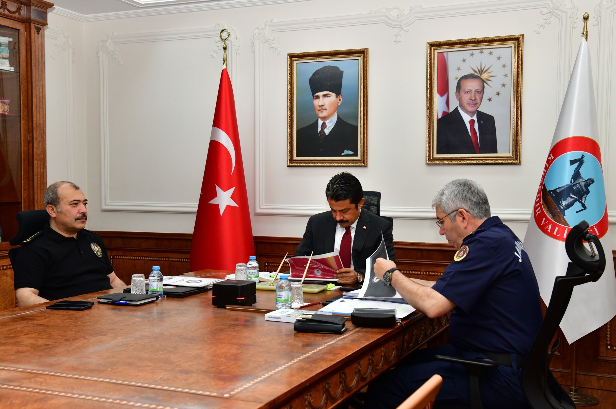 Kırşehir Valisi Murat Sefa Demiryürek, İçişleri Bakanı Ali Yerlikaya