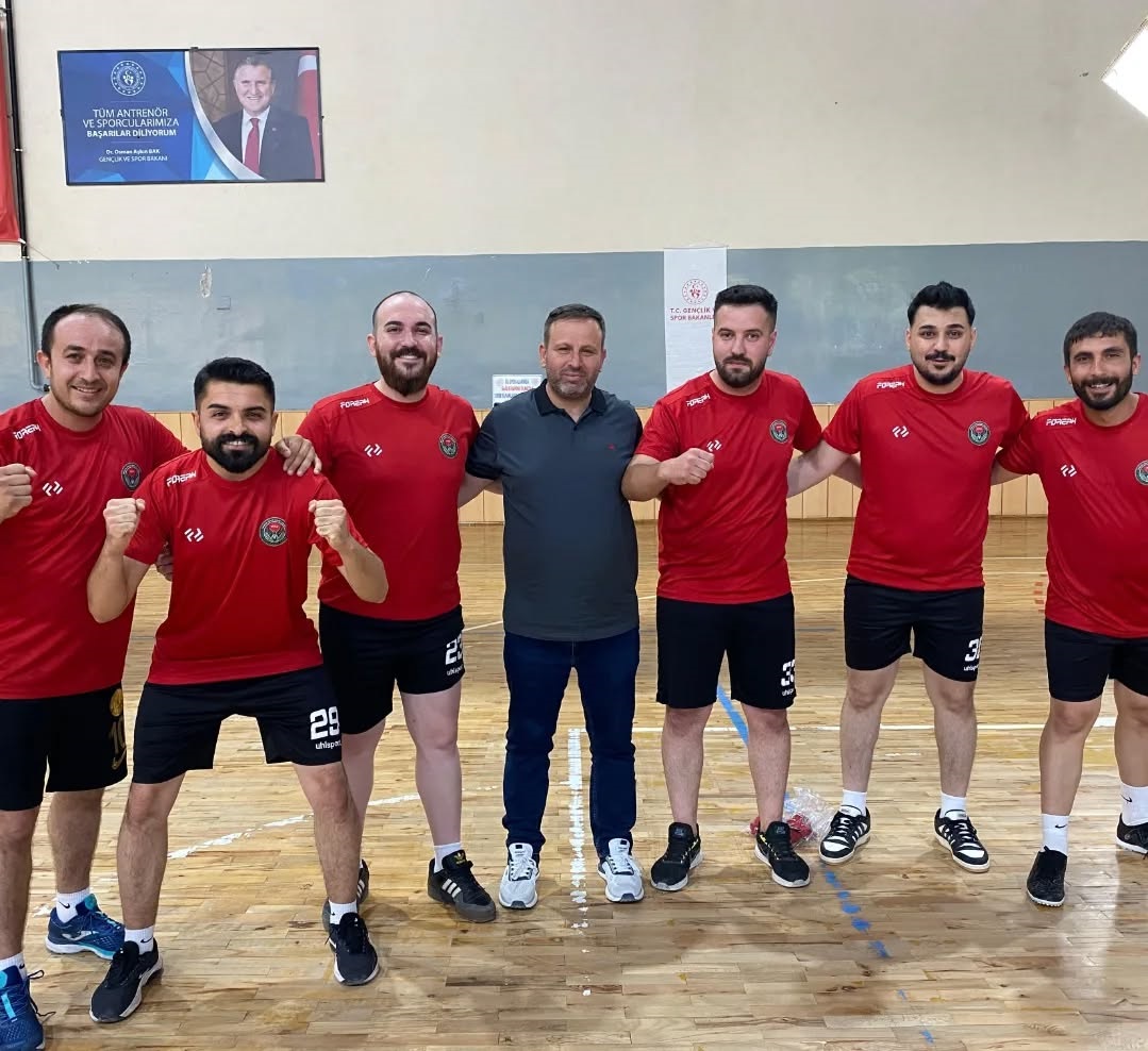Mucur’da Voleybol Turnuvası Çekişmeli Geçiyor (2)