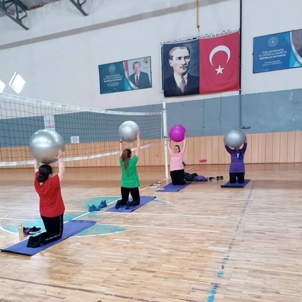 Mucurlu Kadınlar, Plates Dersi Alıyor (1)