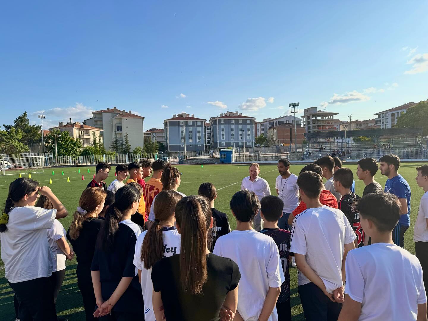 Müdür Gülşen’den Öğrencilere Moral Ziyareti2