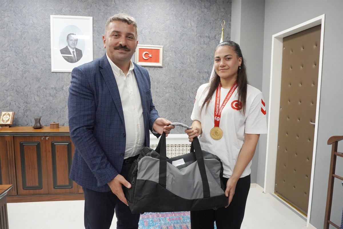 Şampiyonlardan, İl Müdürü Çakmakçı’ya Ziyaret! (3)