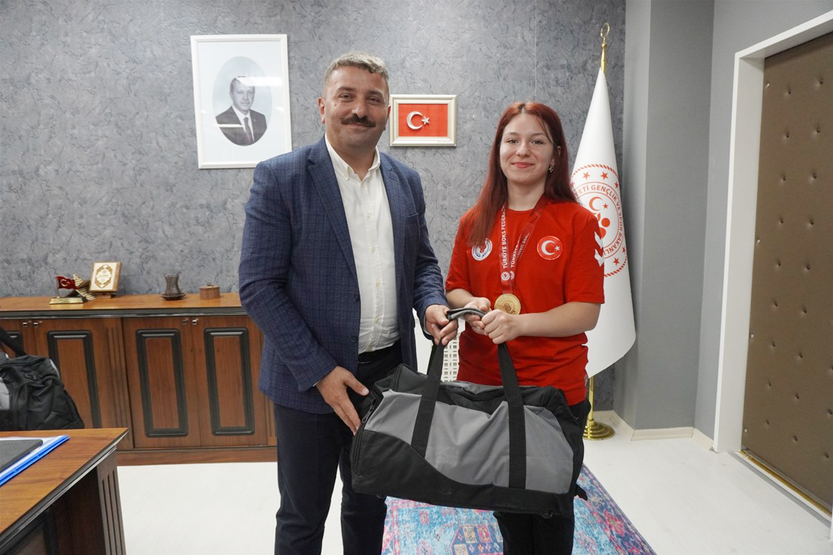 Şampiyonlardan, İl Müdürü Çakmakçı’ya Ziyaret! (4)