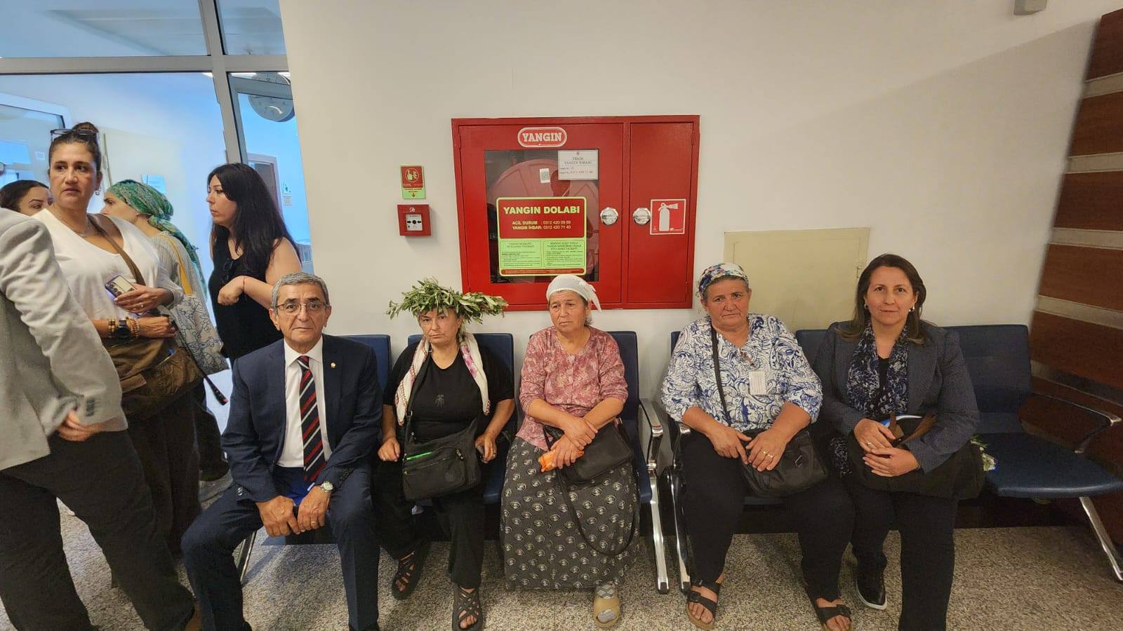 Tbmm’de Yumruklu Kavgbaşkan Göçen Arada Kaldı1