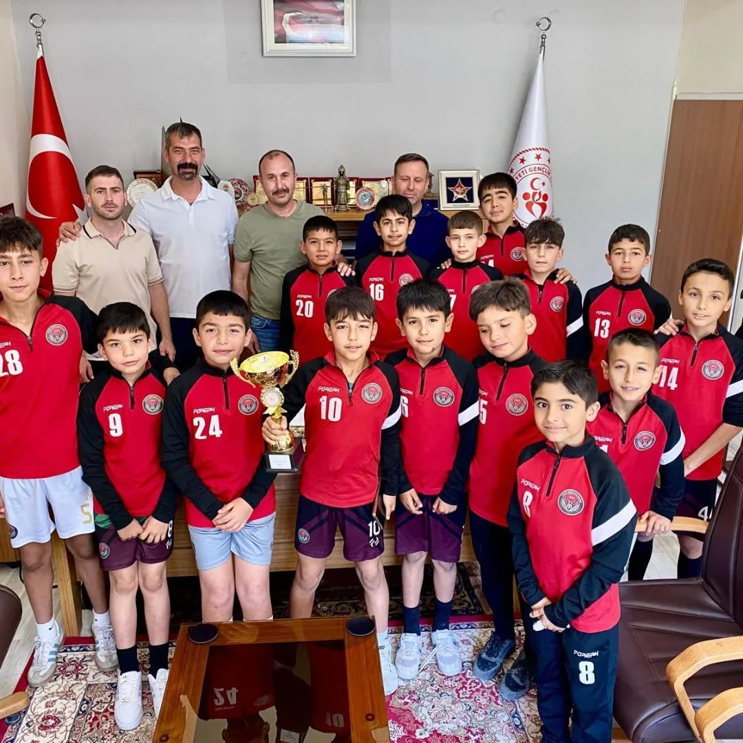 U12 Şampiyonu Mucurgücü’nden Aslan’a Ziyaret (1)