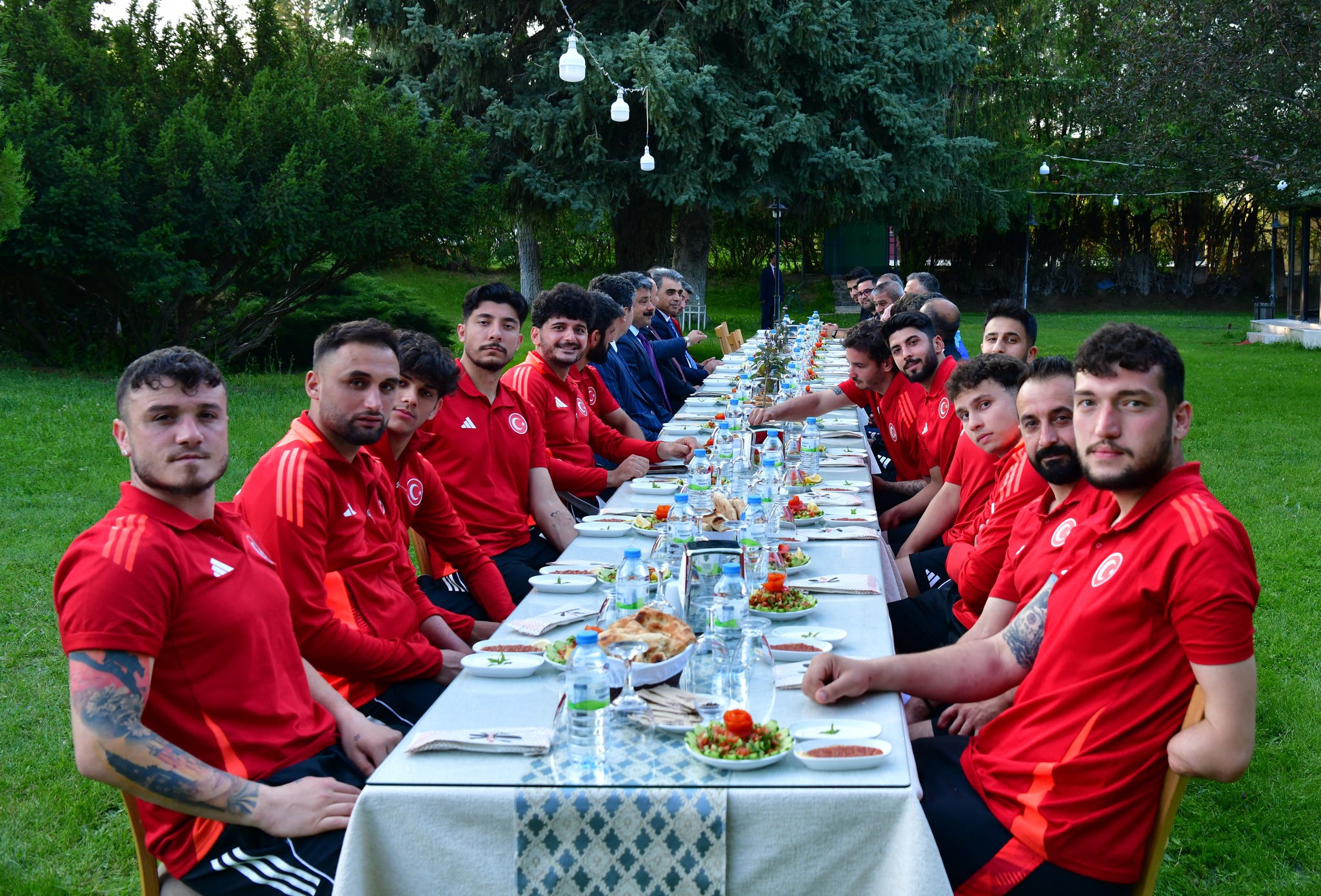 Vali Demiryürek Ve Milletvekili Erkan, Ampute Milli Takımı Ile Bir Araya Geldi (3)