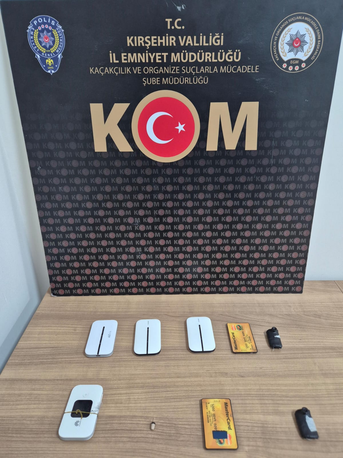 Ehliyet Sınavında Teknolojik Kopya Skandalı2 Kişi Gözaltında3
