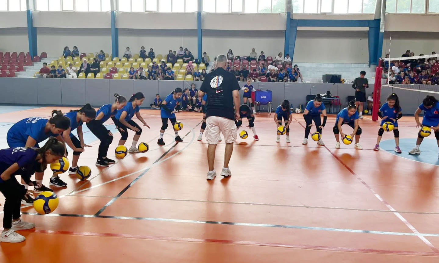 Hangül’den Genç Voleybolculara Ziyaret (3)