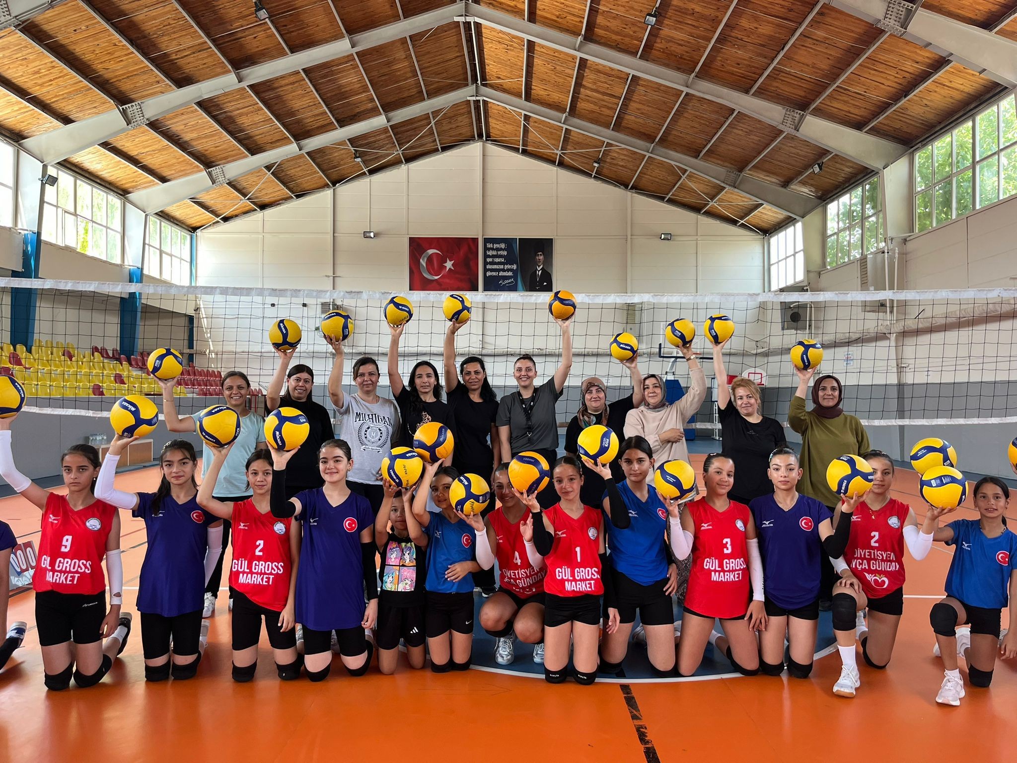 Kaman’da Sporcular Ve Aileleri Voleybolda Bir Araya Geldi (2)