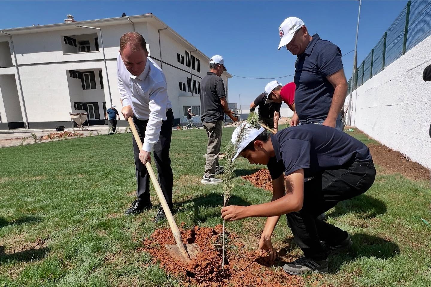 Kırşehir Mesleki Ve Teknik Anadolu Lisesi’nde Ağaç Dikimiyle Çevreye Katkı1