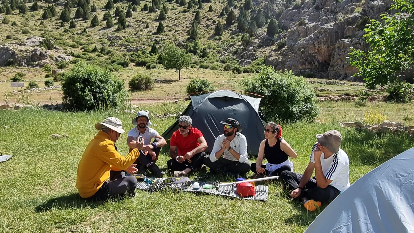 Kırşehirli Dağcılar Emli Zirvesinde Bayrağımızla Buluştu