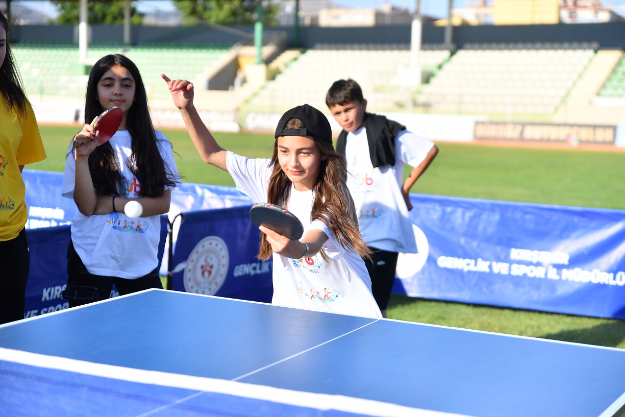 Kırşehirli Gençler, Masa Tenisi Öğreniyor (2)-1