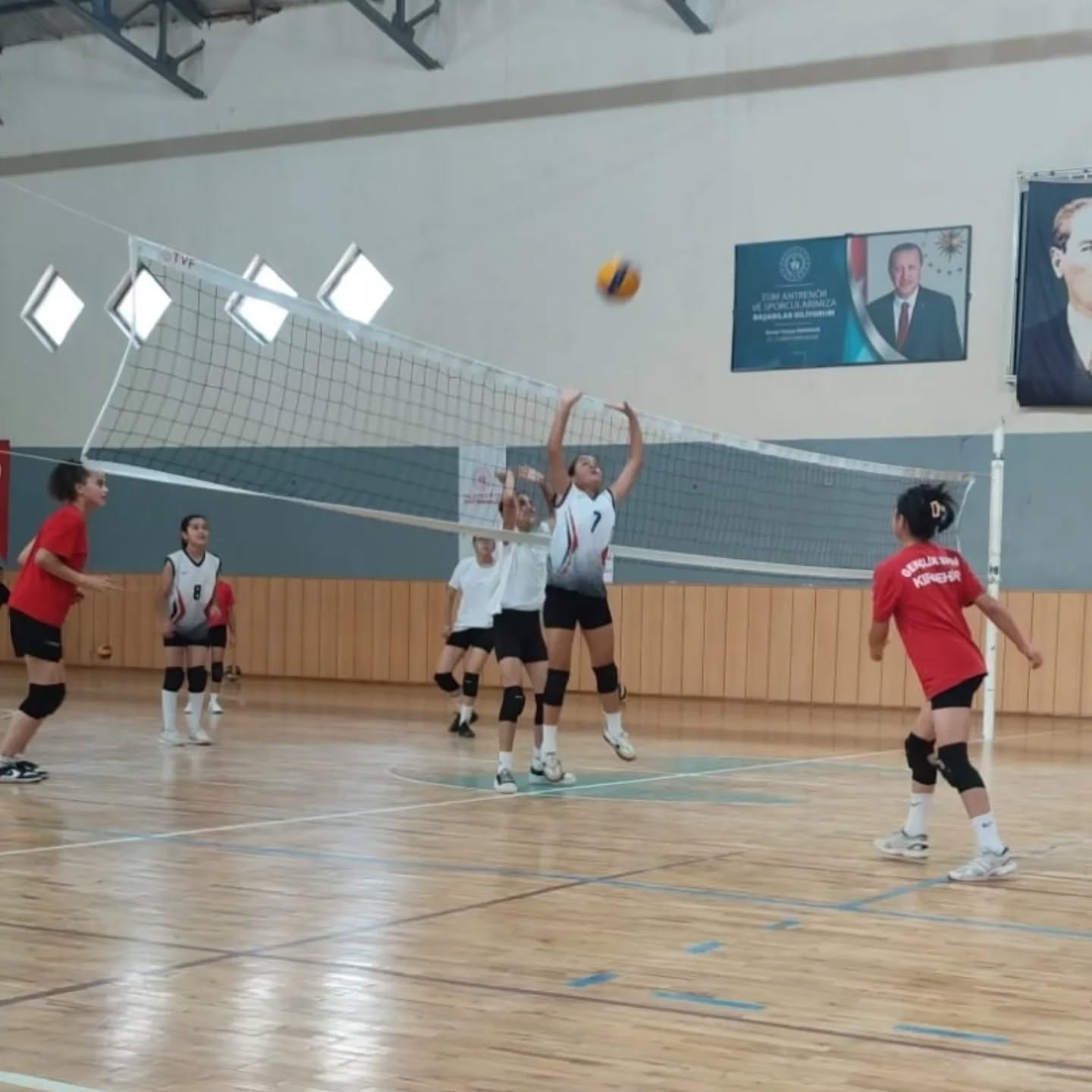 Mucur’da Voleybol Çalışmaları Sürüyor (1)
