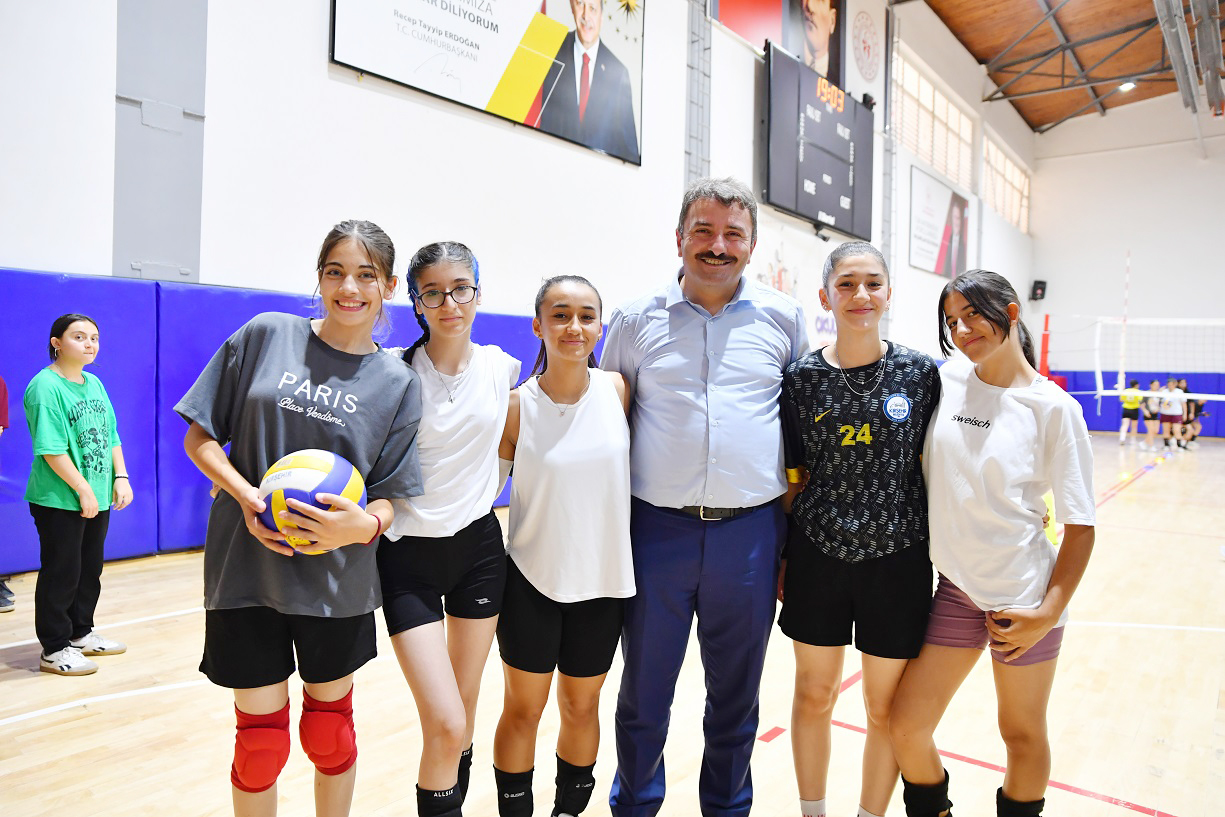 Spor İl Müdürü Çakmakçı'dan Genç Voleybolculara Ziyaret (3)