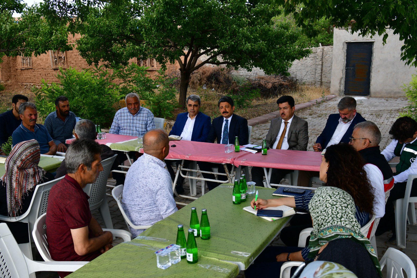 Vali Demiryürek, Emeğin Yuvasında Köylülerin Taleplerini Dinledi1