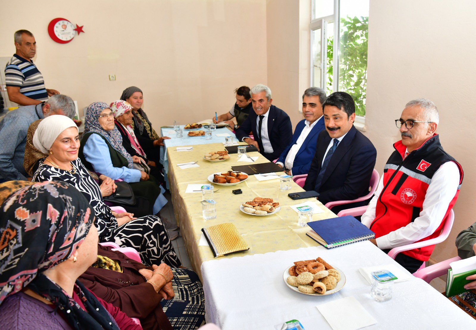 Vali Demiryürek, Emeğin Yuvasında Köylülerin Taleplerini Dinledi5
