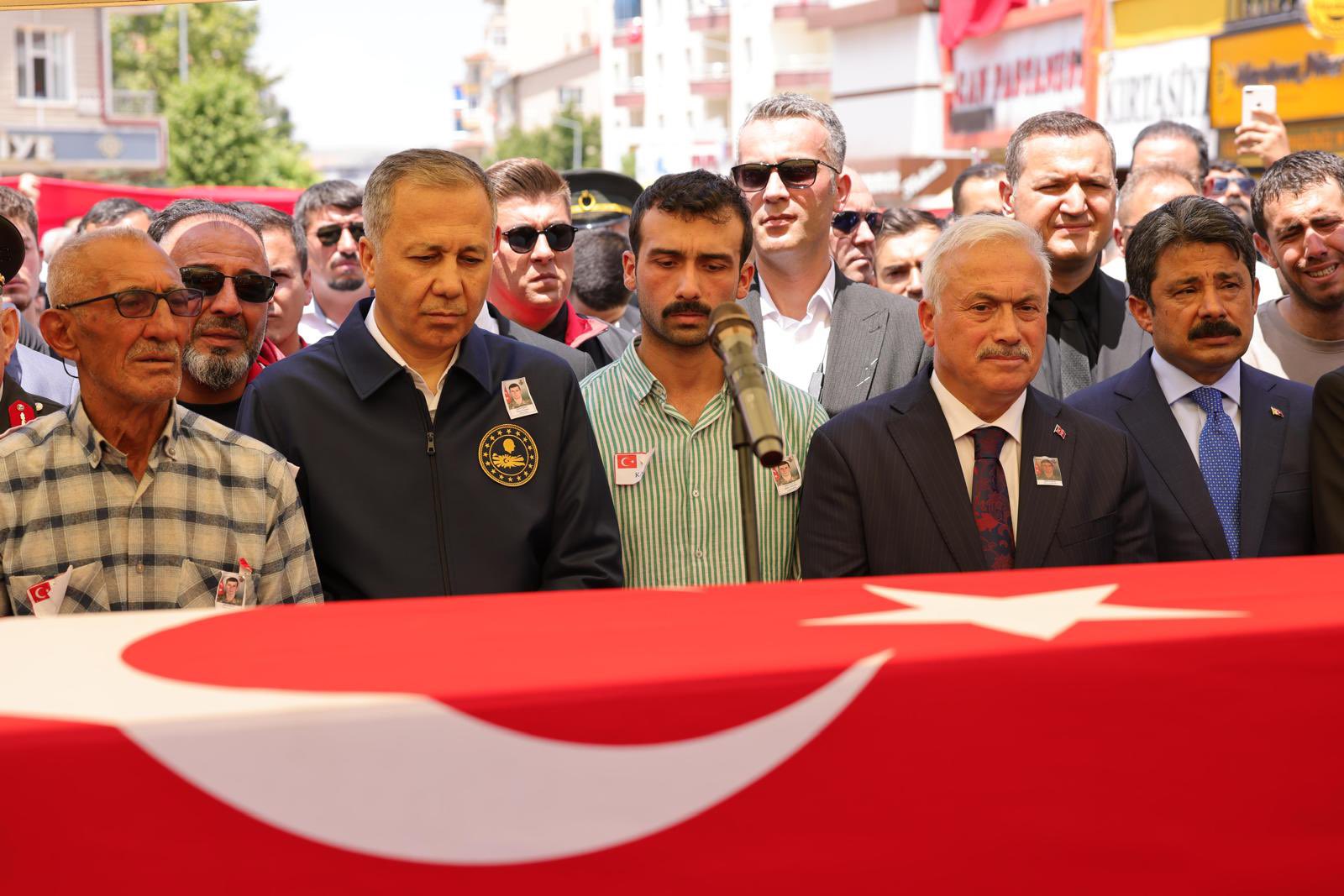 Vali Demiryürek, Şehit Özkan Özkanlı’yı Son Yolculuğunda Yalnız Bırakmadı