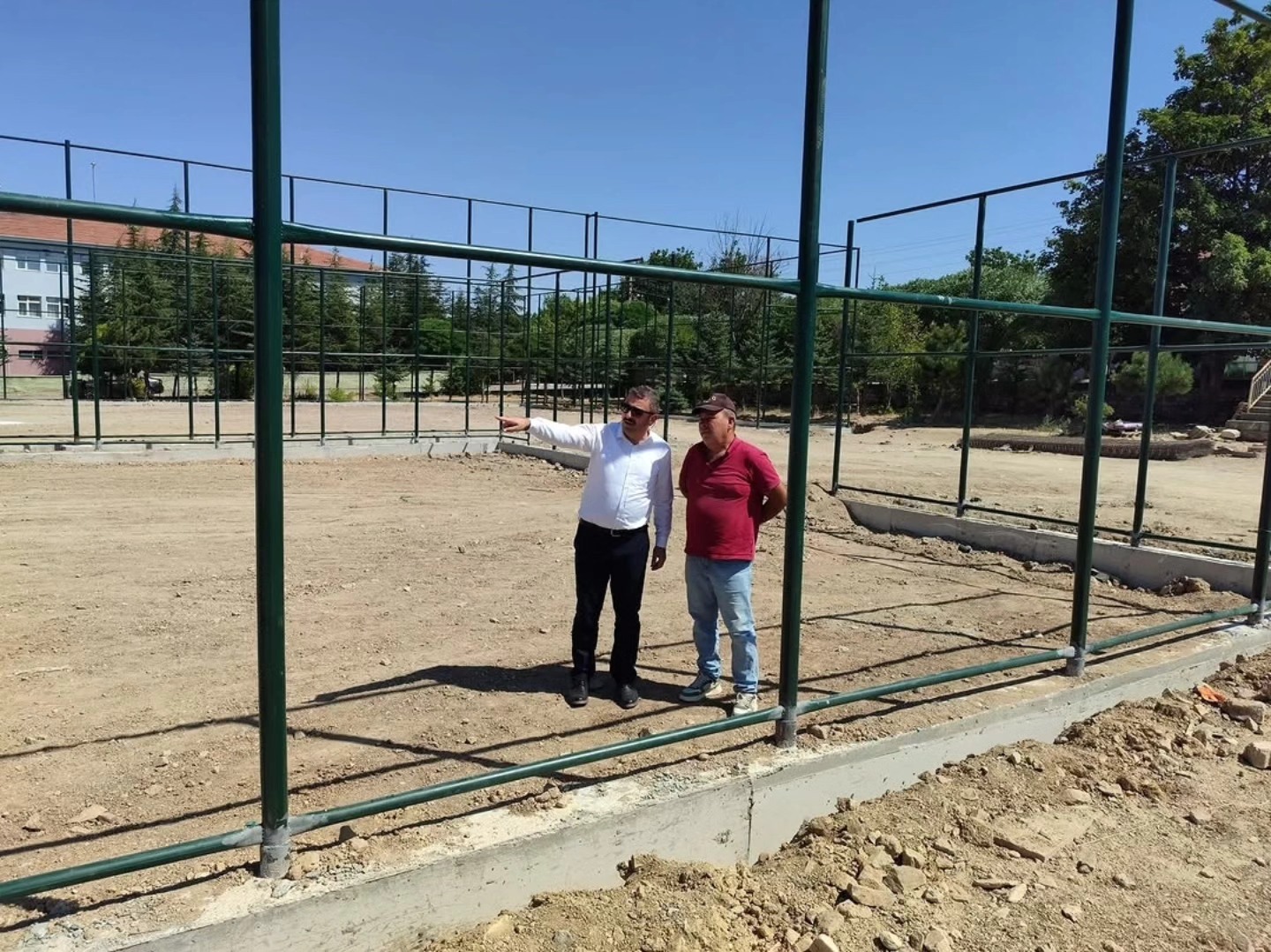 Akpinar'da Devam Eden Spor Tesi̇si̇ İnşaatinda İncelemeler Yapildi (1)