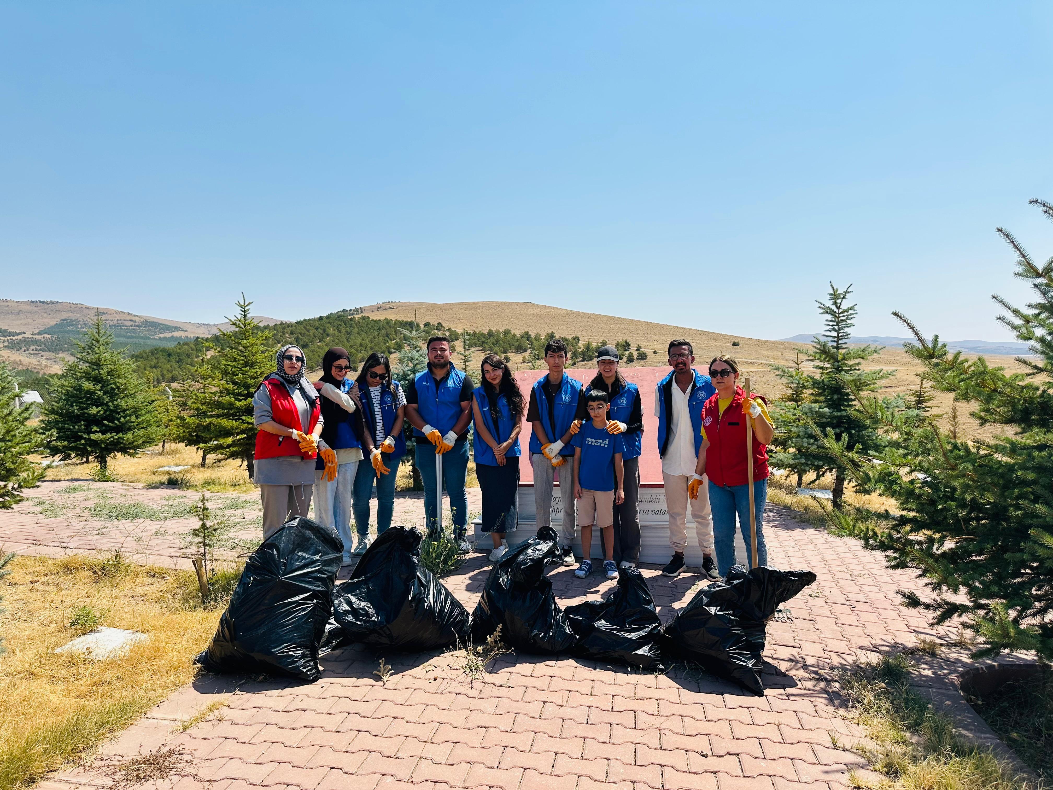Boztepe Yolundaki Şehitler Anıtı, ‘Gönüllü Gençler’in Emeğiyle Yeniden Işıldadı (2)