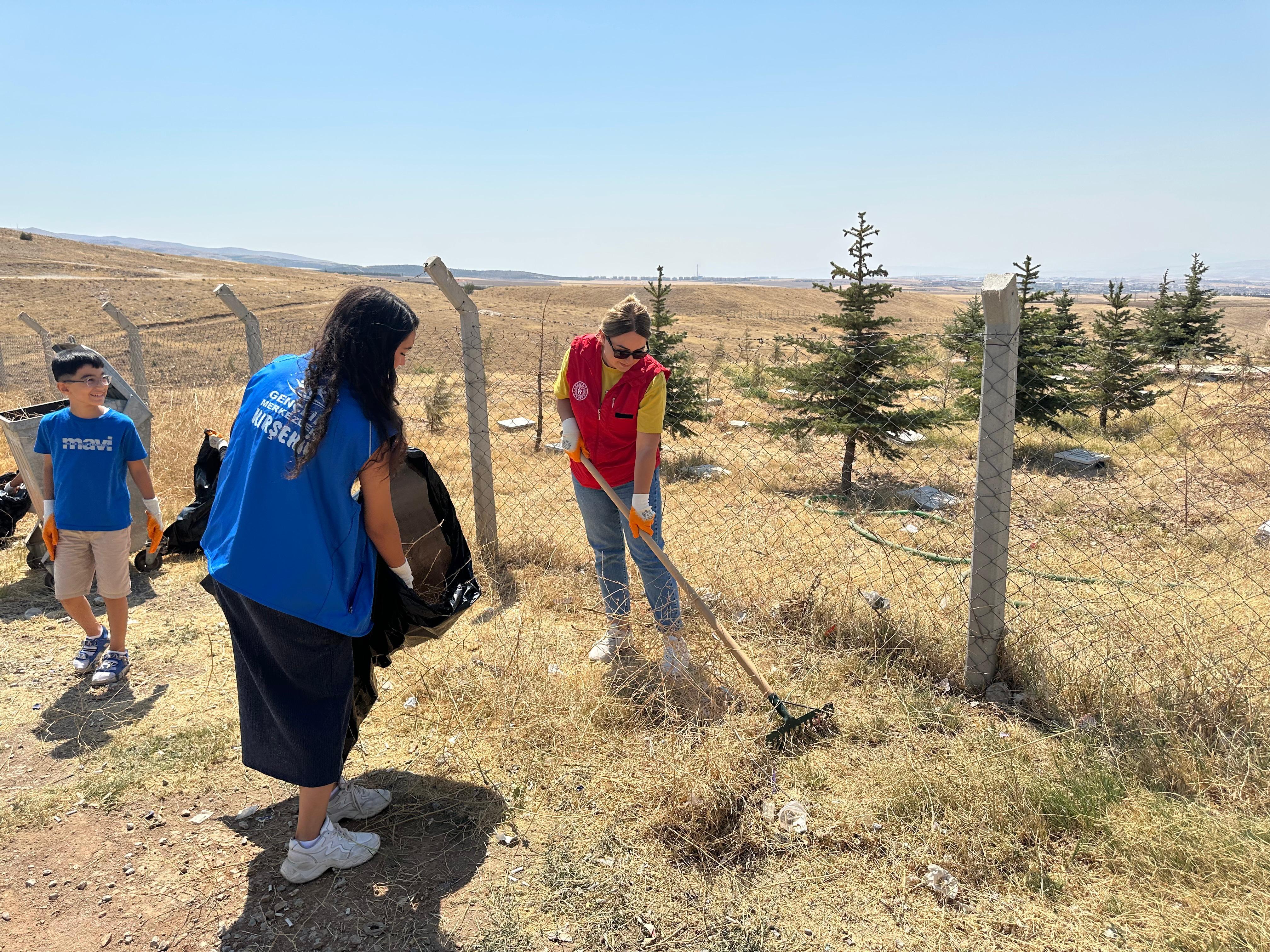 Boztepe Yolundaki Şehitler Anıtı, ‘Gönüllü Gençler’in Emeğiyle Yeniden Işıldadı (6)