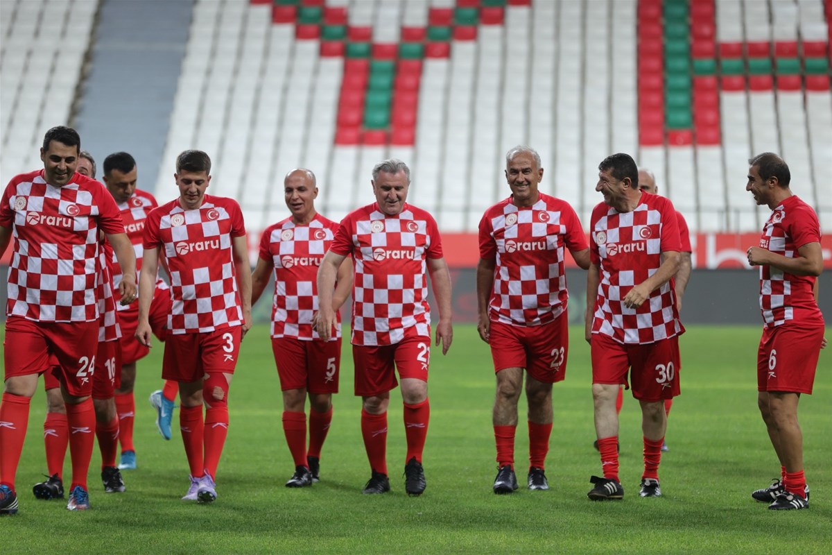 Diyarbakır'da Gösteri Maçında Forma Giyen Bakan Bak’tan ‘Terörsüz Türkiye’ Vurgusu (2)