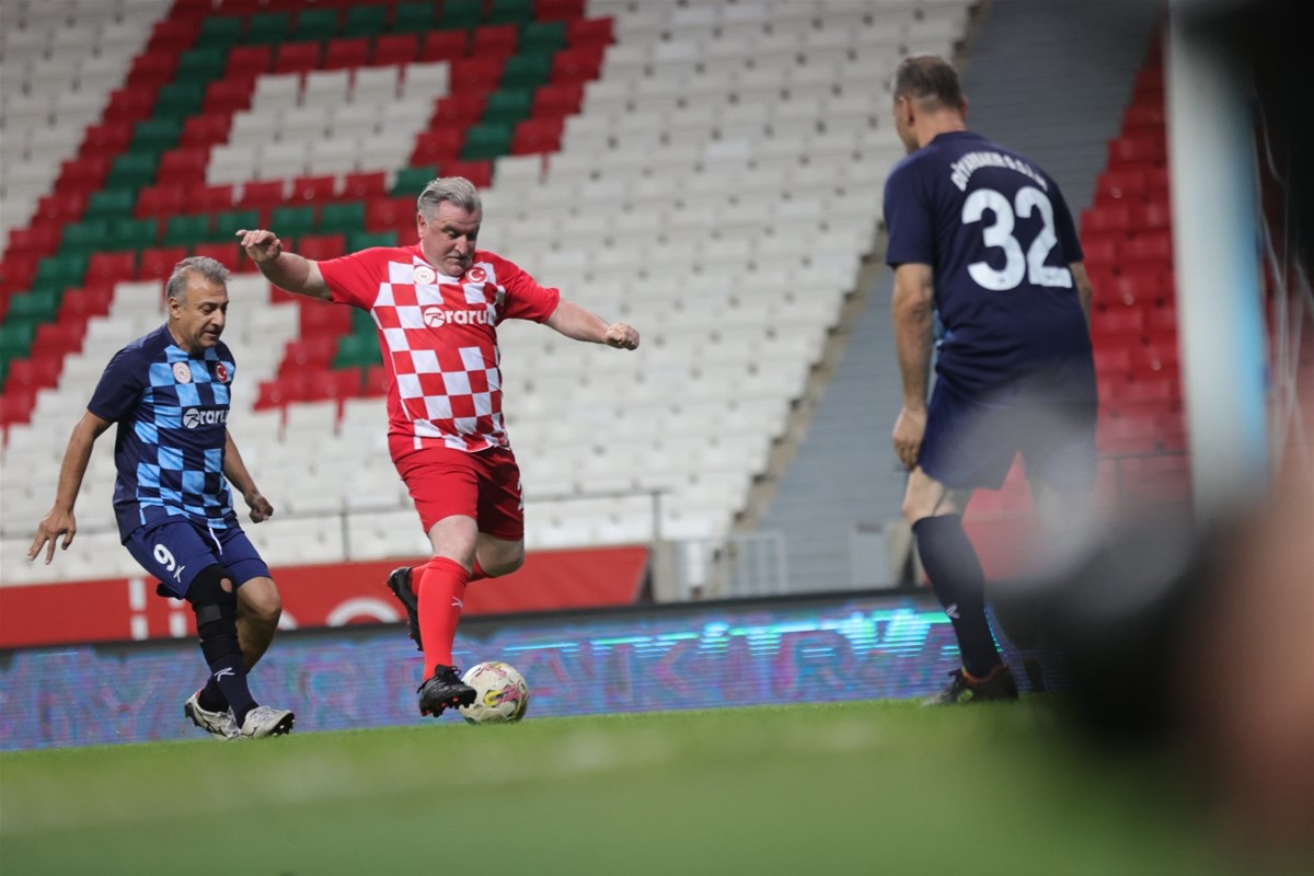Diyarbakır'da Gösteri Maçında Forma Giyen Bakan Bak’tan ‘Terörsüz Türkiye’ Vurgusu (4)
