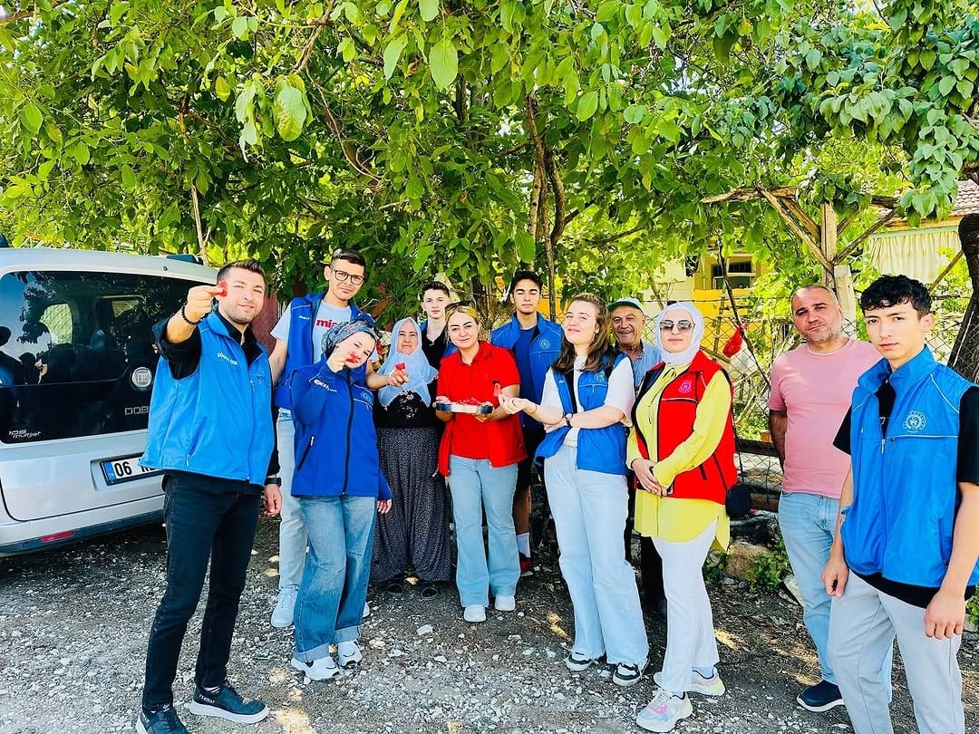 Genç Gönüllülerden Şehit Nafiz İman’ın Ailesine Anlamlı Destek (2)