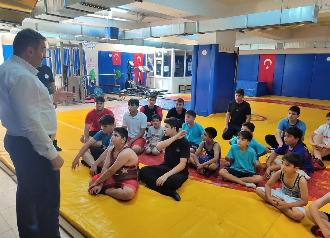 İl Müdürü Yasin Çakmakçı’dan Sporculara Moral Ziyareti (1)